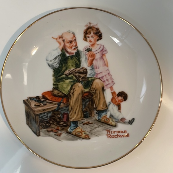 NORMAN ROCKWELL (SET OF THREE) PORCELAIN PLATES - Picture 7 of 11